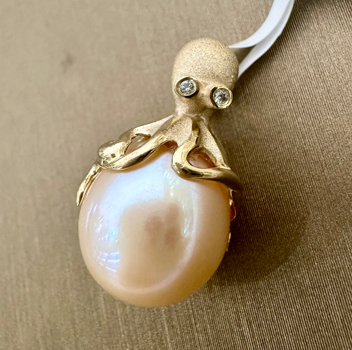 14K Octopus Pearl Pendant 10mm FWP UPO-20-F0K1